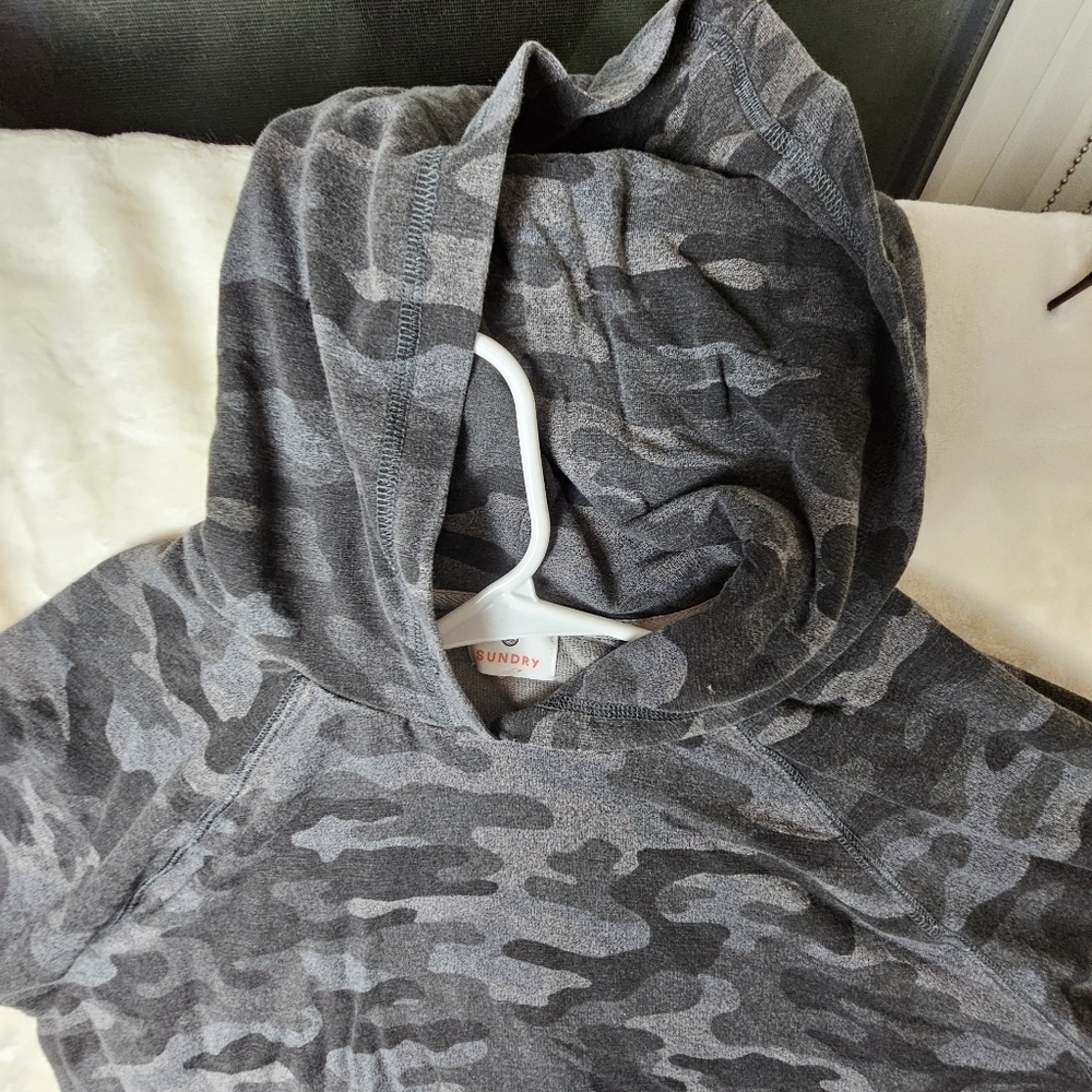 Sundry Camo Hoodie Gray medium Athletic Sweater Pullover - Picture 7 of 11